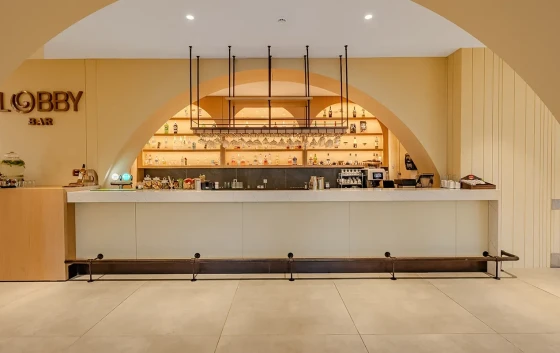 RESTAURANT & BAR