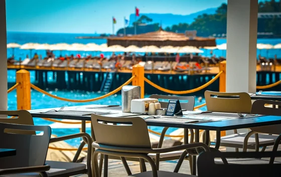 RESTAURANT & BAR
